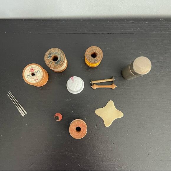 Vintage | Miscellaneous Misc Lot Wooden Sewing Spools Thread Needles Bobbins Kit - Picture 5 of 7